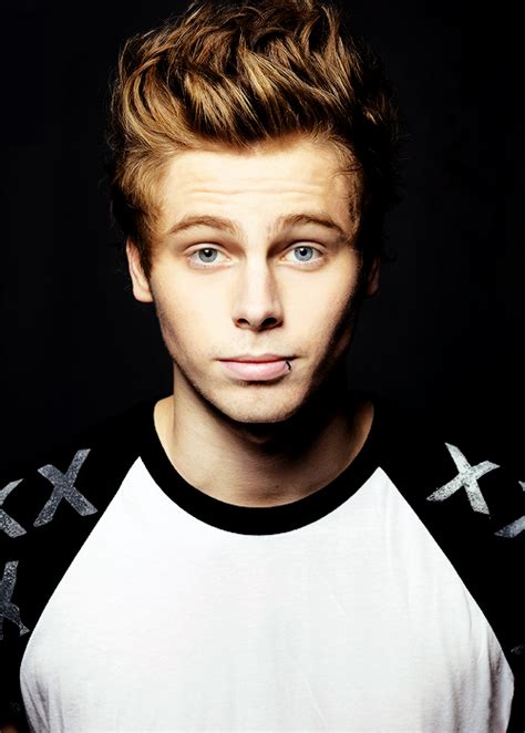 luke hemmings 2014|20 Questions With 5SOS Leader Luke Hemmings